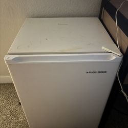 Black And Decker Mini fridge 