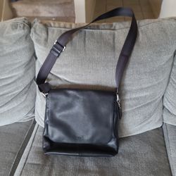 Authentic Coach Charles Small Messenger Bag (F28576)