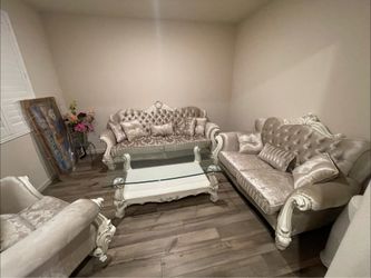 Vintage sofas—livingroom furniture—-same day delivery—-no credit needed
