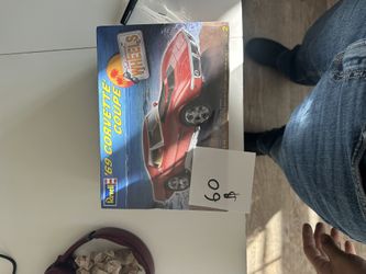 Revell 1/25 '69 Corvette Coupe model kit.