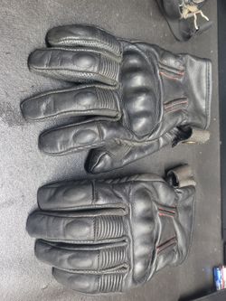 Riding gloves, and and riding goggles