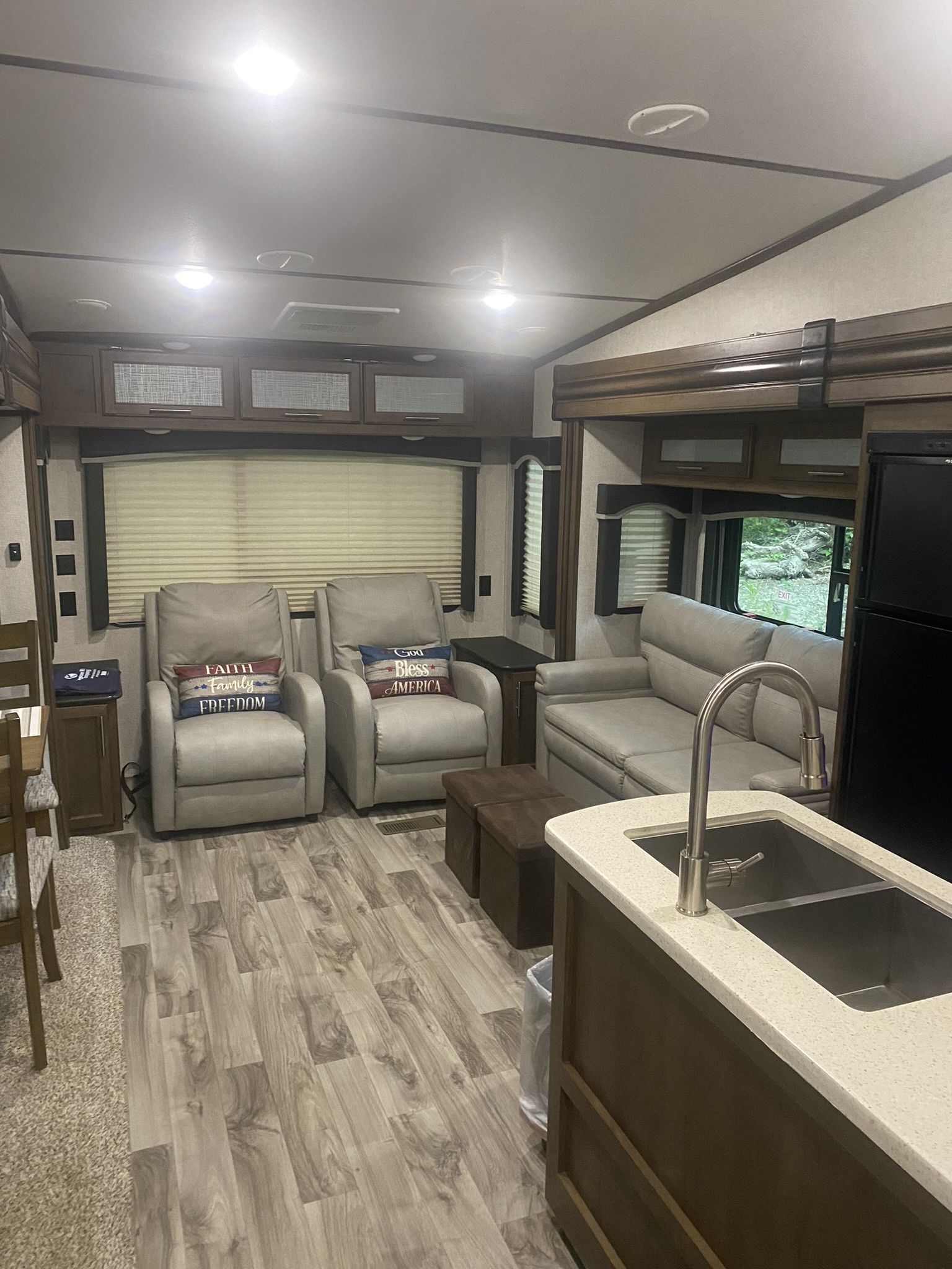 Cougar 5th Wheel Camper 2019