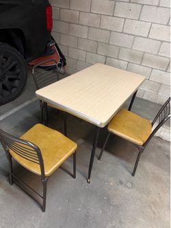Table w/3 chairs