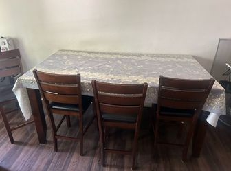 Tables chairs