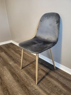 Valvet Chair