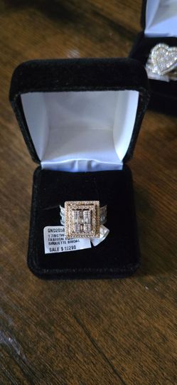 1.9k diamond Gold Ring 14k