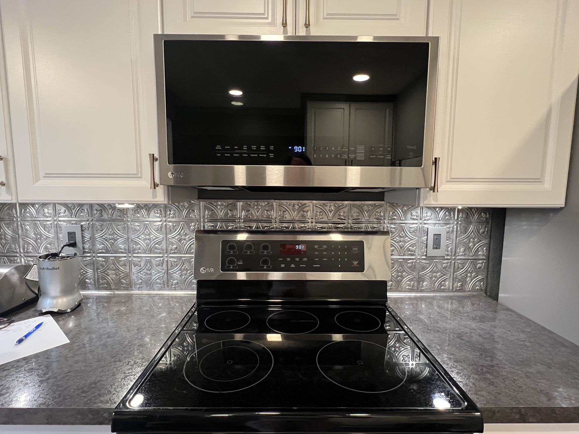 Matching LG Electric Range & Microwave – Excellent Condition – $450 (Set Only)