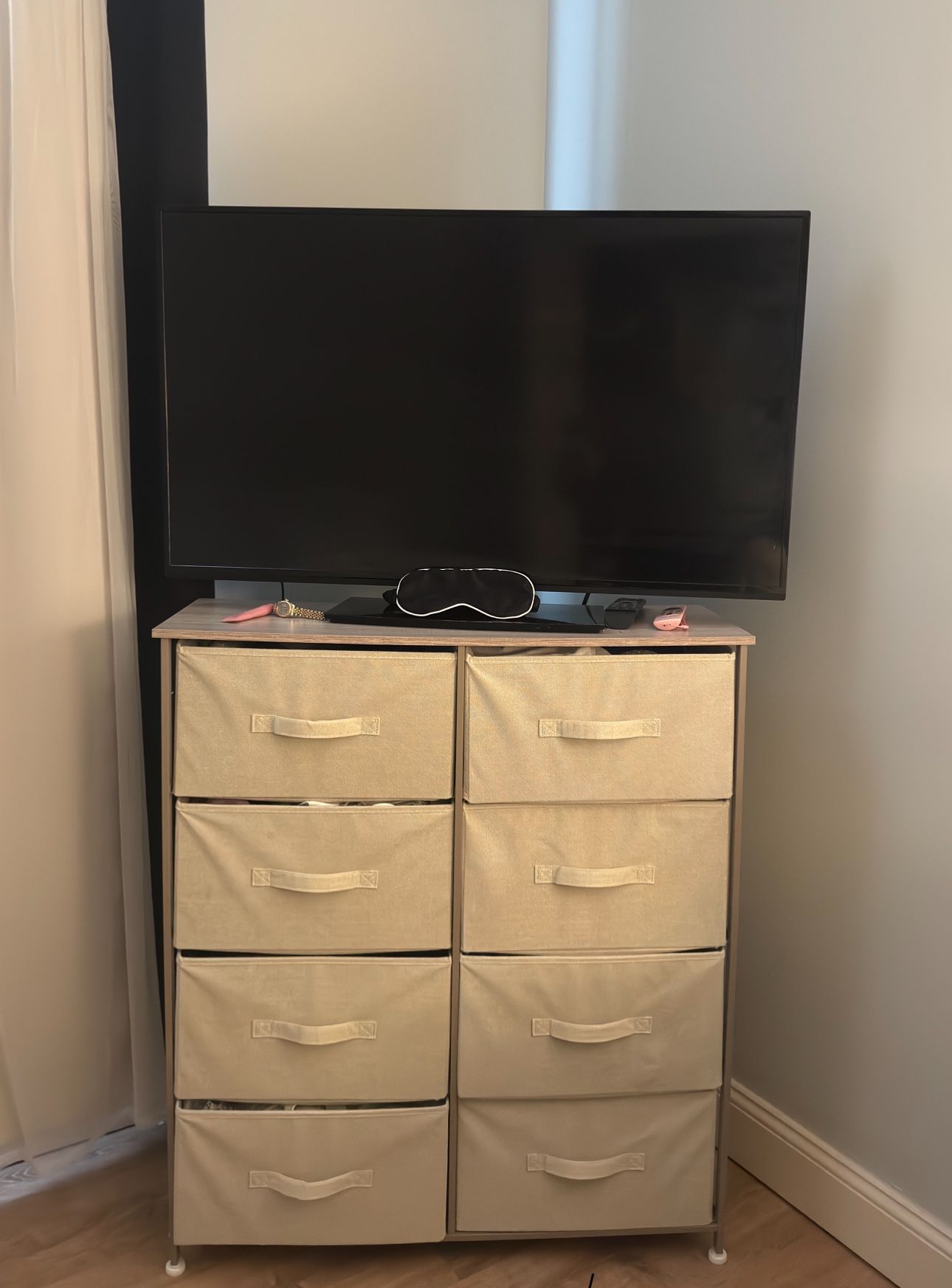 Dresser/ Tv Stand