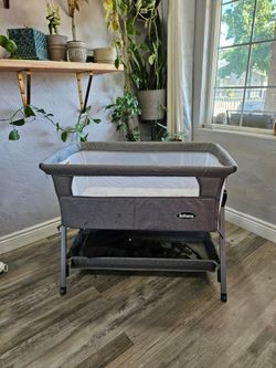Infans Baby Bassinet with Storage Shelf