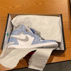 Jordan 1 Hyper Royal Smoke Grey