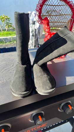 Girls I’ve 8 1/2 Bear paw boots