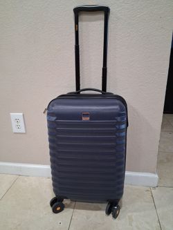 Lucas Suitcase With Wheels