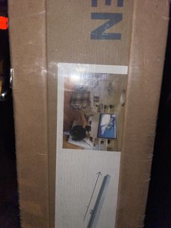 Projection Screen 80.3”