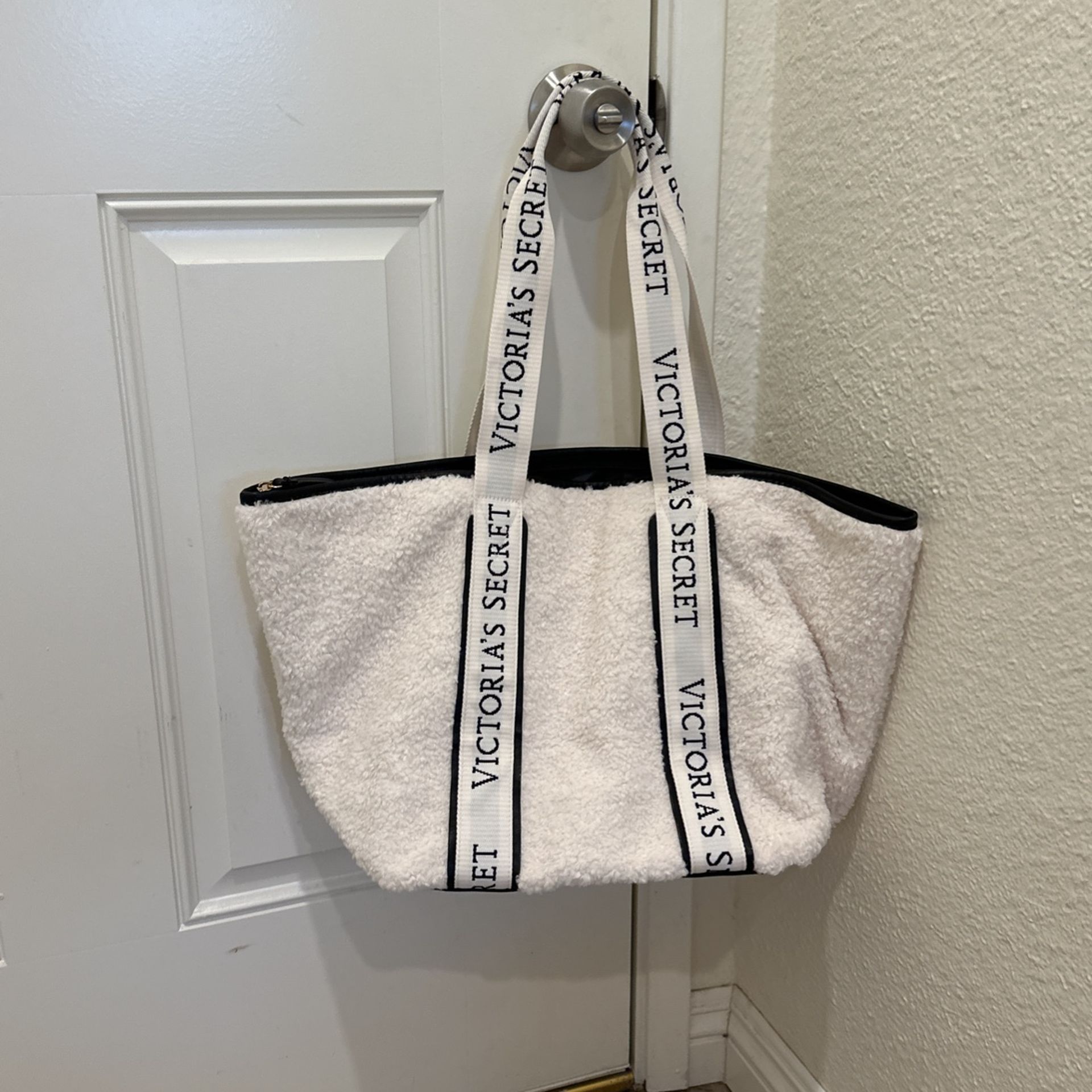 Free Victorias Secret Bag for Sale in City Of Industry, CA OfferUp