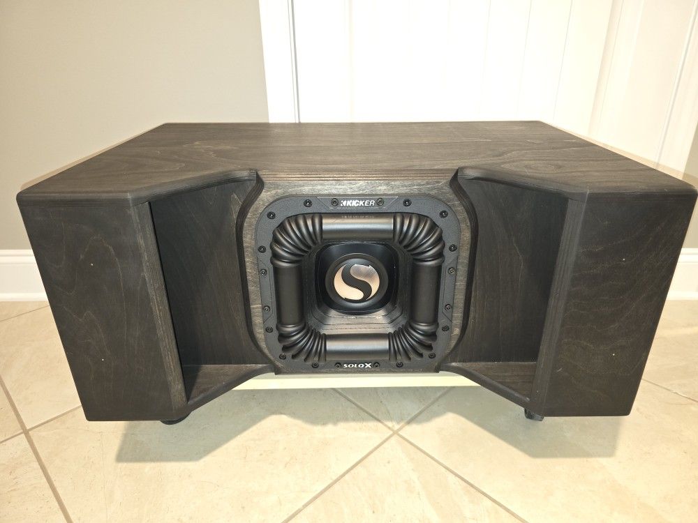 Kicker L7X 10" In A Bobby Gately Box