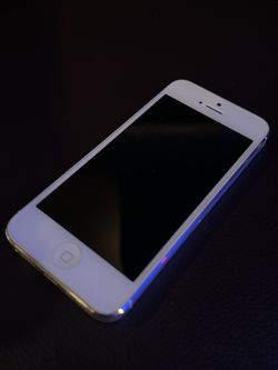 Apple iPhone 5s (Silver/White) – Vintage Classic for Parts or Repair!