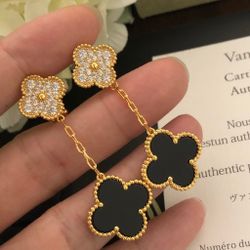 Four-Leaf Clover Double-Flower Ear Cuff