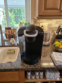 Keurig Single-Serve Coffee Maker – Classic Black | Quick & Convenient Brewing