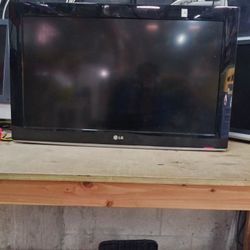 32" LG TV