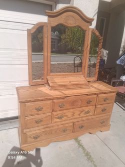 Vintage wood Dresser Whit Mirror