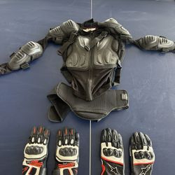 👀 MOTORCYCLE PROTECTIVE GEAR - Like New And GLOVES HARDLY WORN - LIKE NEW  👀 