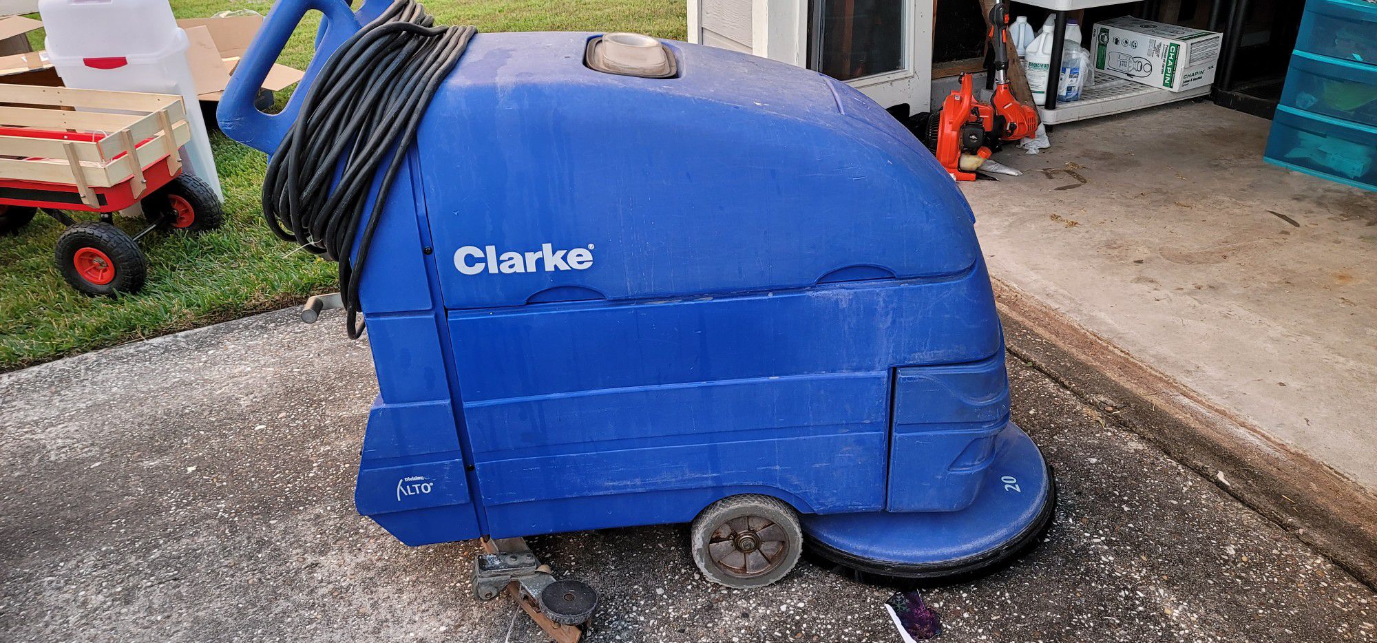 Pre-Owned CLARKE 20" Floor Scrubber