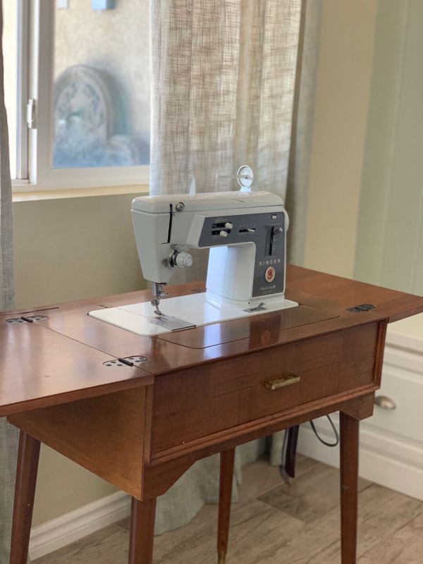 singer sewing machine model 600E for Sale in Winchester, CA OfferUp
