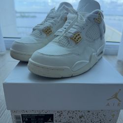 Jordan 4 Metallic Gold 