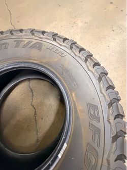 Set of semi new tires with front leveling kit