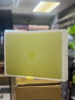 MacBook neo green