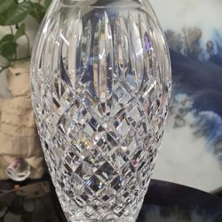 Waterford Crystal "ARAGLIN"  Flower Vase ~ 9 " tall