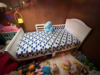 Toddler bed