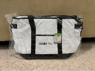 New Cedar trail 24 can cooler bag