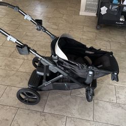 Car Seat And Stroller In One. 