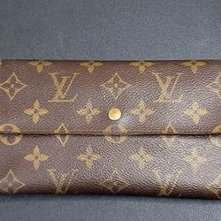 Authentic Louis Vuitton International Wallet