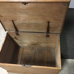Late 1800’s dove tail handmade quilt box Colonial maple with skeleton lock Heart shaped handles on sides  29W x 17 1/2” x 18”T  Pick up in Creedmoor