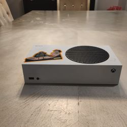 Xbox Series X With One Controller 