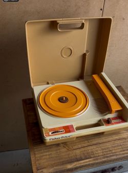 vintage 1978 Fisher-Price Model 825 child's record player, Children’s Books and reactors