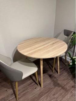 Dinner table and 2 chairs / set small apartment or studio