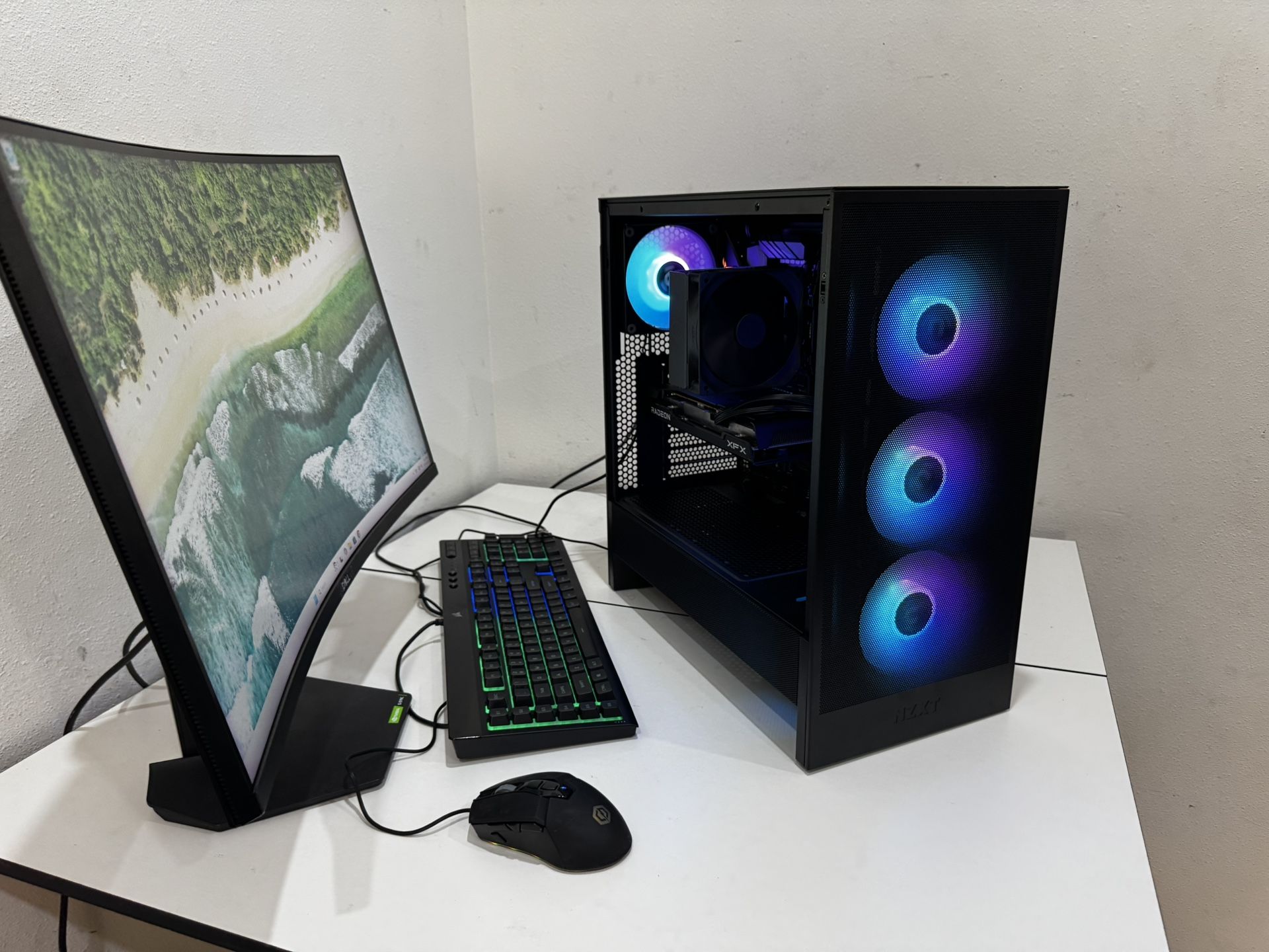 Gaming PC w/ Gaming Monitor Mouse & Keyboard