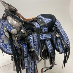 Monturas charras bordadas con fuste plateado completo