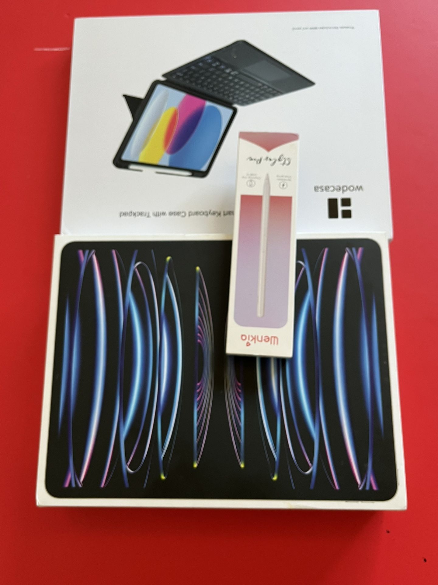 Apple iPad Pro 12.9” 6th Generation (M2 Chip / 2022 Model) 256gb with Pencil & Keyboard case