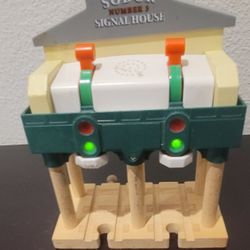 Thomas The Train Wooden Sodor Number 3 Signal House Stop Go Light & Sounds 