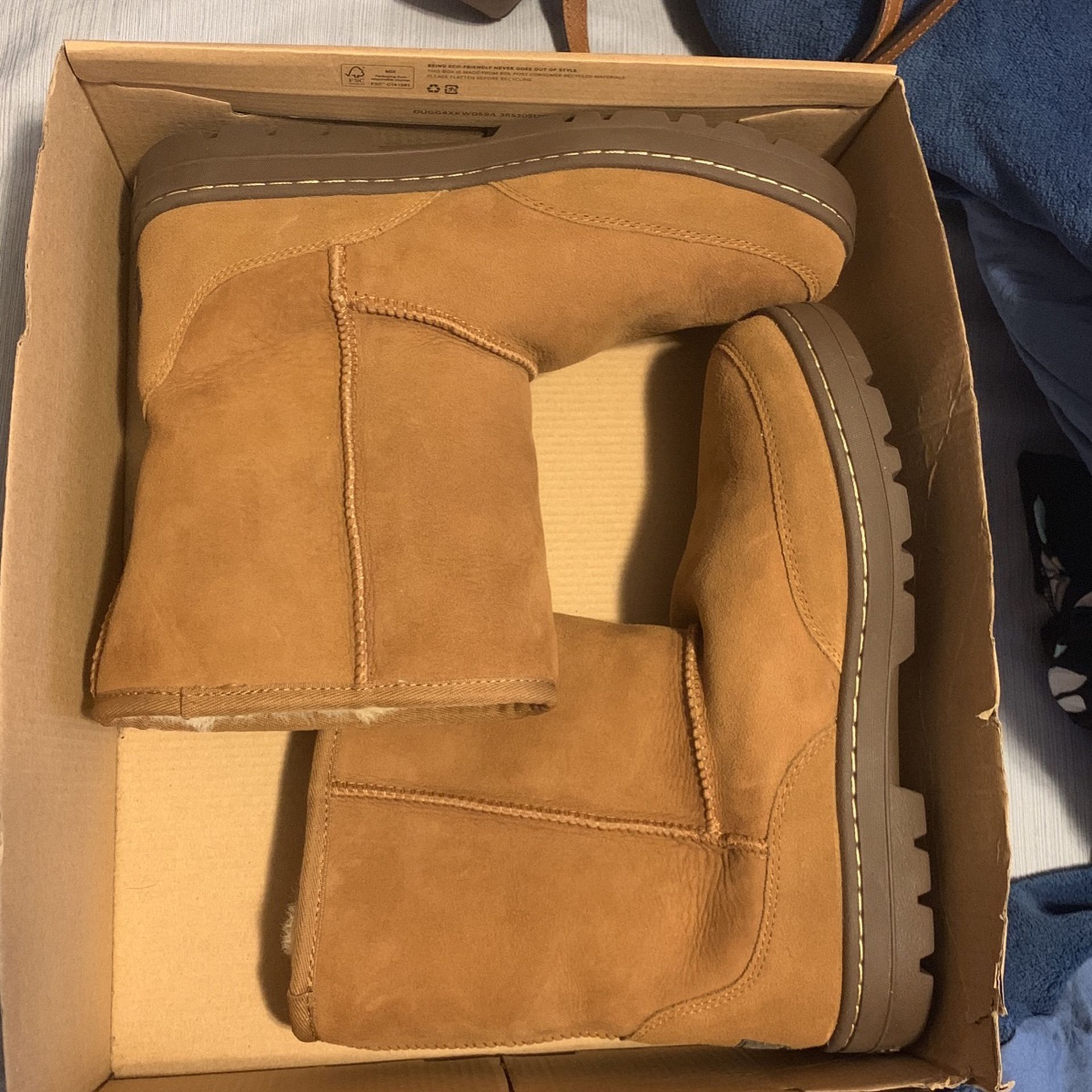 Women’s Ugg Boot, Rubber Sole Size 10