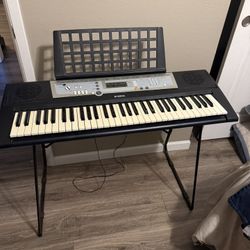 Yamaha Keyboard E203