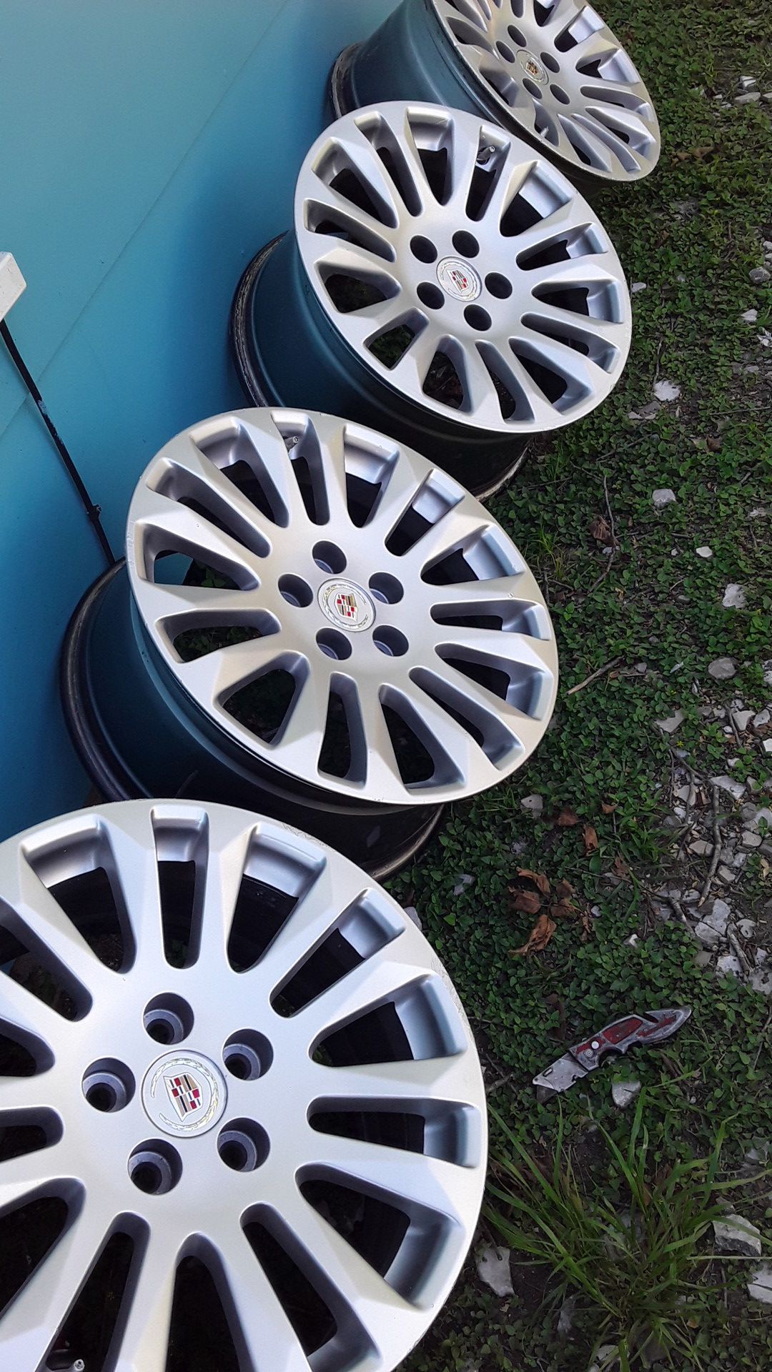 Cadillac rims size 17inches just rims no tires I'm asking 160 obo thanks for your time
