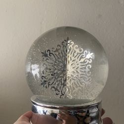 Snow Globe 