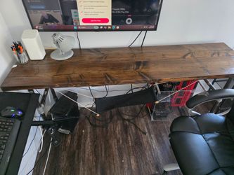 Computer desk / table