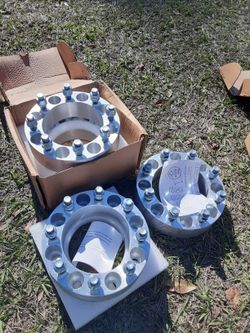 8 Lug 2"spacer New In Box 4 Of Them With Nuts 