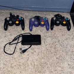 3 GameCube Controllers and Controller Hub